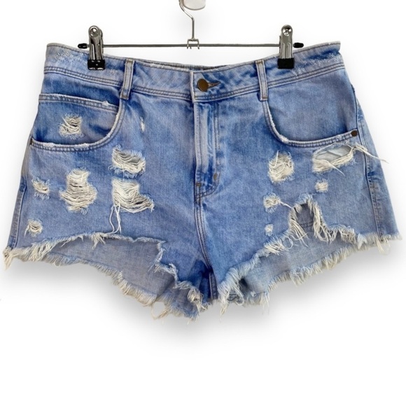Zara Trafulac - Boyfriend Denim Short in Island Blue - 8 Turkey - Picture 2 of 11
